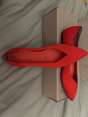NWB Rothy's Red Pointed Knit Ballet Flat with Blue Trim